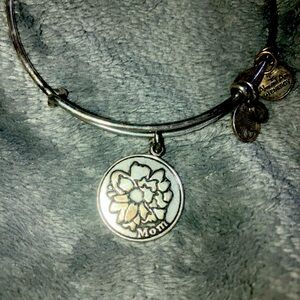 2013 Alex and Ani Energy Silver Toned Mom Bracelet Charm Flower